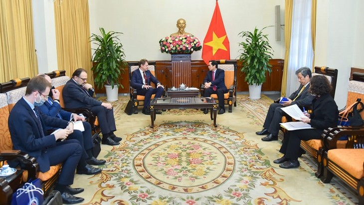 Вьетнам и Беларусь продолжают тесно сотрудничать, активно способствуя поддержанию мира и стабильности в регионе и мире - ảnh 1