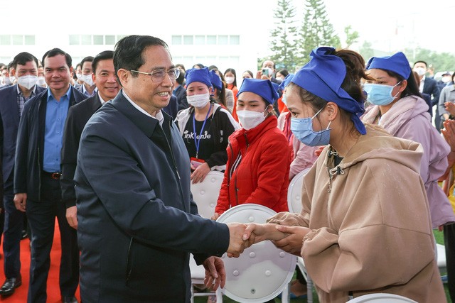 Премьер-министр Фам Минь Тинь: устроить радостный, безопасный, здоровый и экономный Тэт для жителей Тханьхоа - ảnh 1