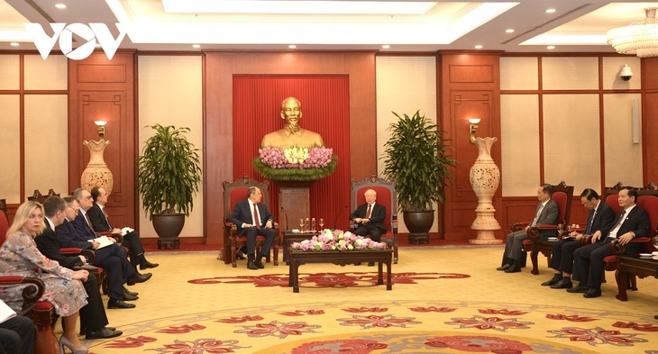 Вьетнам придает важное значение отношениям всеобъемлющего стратегического партнерства с РФ - ảnh 1