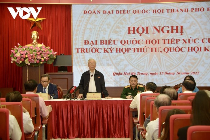 Генсек ЦК КПВ Нгуен Фу Чонг провел встречу с избирателями в преддверии 4-й сессии НС СРВ 15-го созыва - ảnh 1