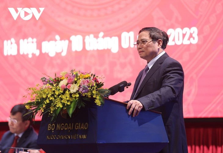 Фам Минь Тинь: Дипломатический сектор должен продвигать новаторскую роль внешнеполитической деятельности - ảnh 1