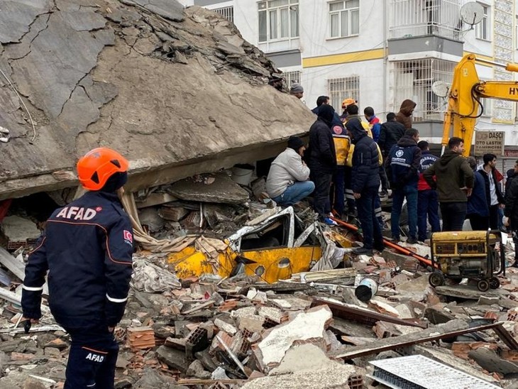 Вьетнам жертвует 200 тыс. долларов США на поддержку Турции и Сирии в преодолении последствий землетрясения - ảnh 1