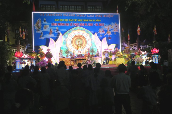 В разных районах Вьетнама отмечает День рождения Будды - ảnh 1