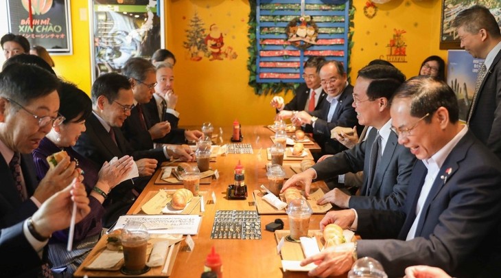 Президент Во Ван Тхыонг высоко оценил сотрудничество между Токио (Япония) и регионами Вьетнама - ảnh 1
