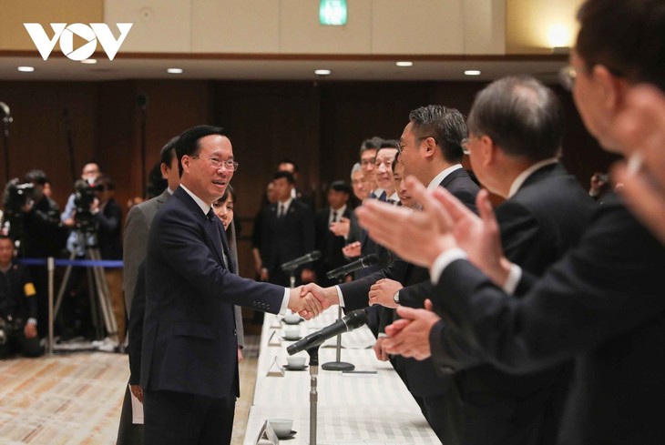 Президент Во Ван Тхыонг принял губернатора префектуры Фукуока и руководителей некоторых префектур региона Кюсю - ảnh 1