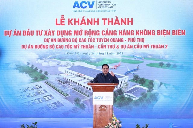 Премьер-министр Фам Минь Тинь принял участие в церемонии открытия 4 ключевых транспортных проектов - ảnh 1