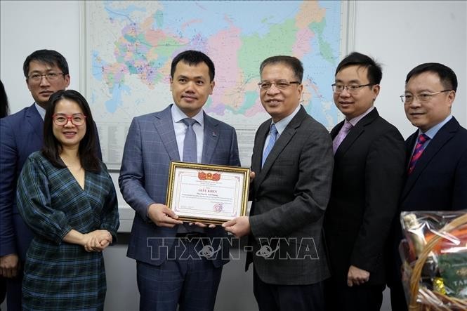 Посольство Вьетнама поздравило представительство Вьетнамской государственной нефтегазовой компании в РФ с Тэтом - ảnh 1