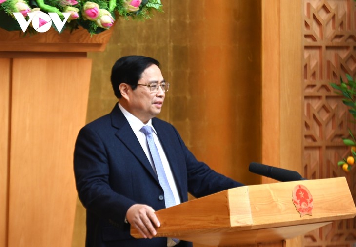 Фам Минь Тинь: Необходимо достичь поставленных целей экономического роста наряду со стабилизацией макроэкономики и сдерживанием инфляции - ảnh 1