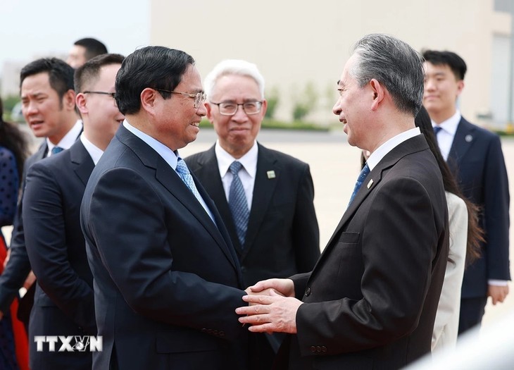 Премьер-министр Фам Минь Тинь успешно завершил рабочую поездку в Китай для участия в 15-м совещании ВЭФ - ảnh 1