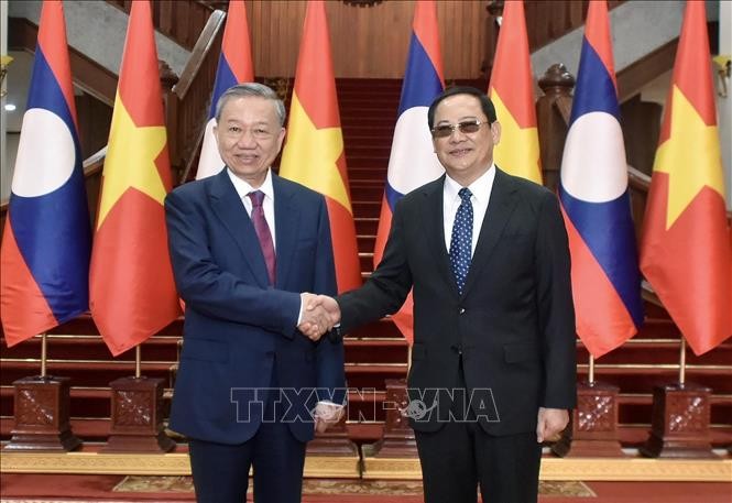 Президент То Лам провел встречу с премьер-министром Лаоса Сонексаем Сифандоне - ảnh 1