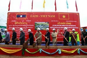 Đẩy mạnh hợp tác phát triển giữa các tỉnh biên giới Việt - Lào - ảnh 1