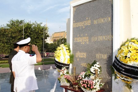 Hoạt động kỷ niệm 68 năm ngày thành lập QĐND Việt Nam tại Campuchia - ảnh 1
