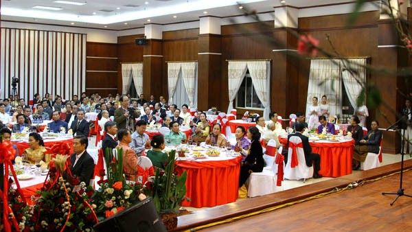 Đại sứ quán Việt Nam tại Lào tổ chức mừng năm mới - ảnh 6