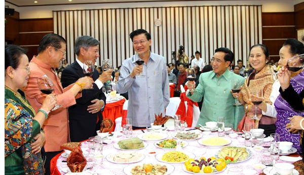 Đại sứ quán Việt Nam tại Lào tổ chức mừng năm mới - ảnh 3