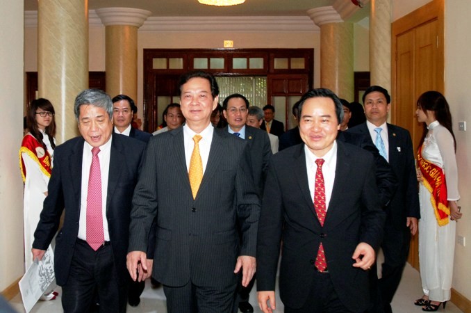 Thủ tướng Nguyễn Tấn Dũng thăm, làm việc với Đại học quốc gia Hà Nội - ảnh 1