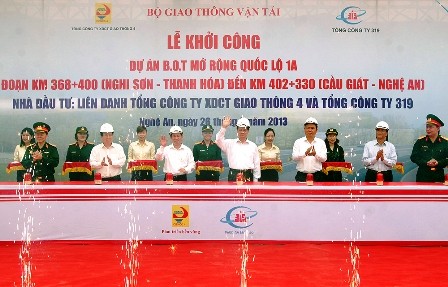 Thủ tướng Nguyễn Tấn Dũng dự lễ khởi công dự án mở rộng Quốc lộ 1A - ảnh 1