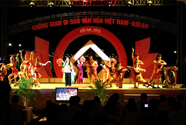 Khai mạc triển lãm Không gian Di sản văn hóa Việt Nam - ASEAN  - ảnh 2
