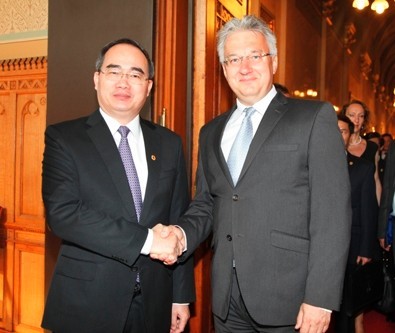 Phó Thủ tướng Nguyễn Thiện Nhân thăm chính thức Hungary - ảnh 1