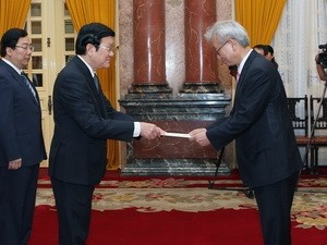 Chủ tịch nước Trương Tấn Sang tiếp Đại sứ trình quốc thư - ảnh 1