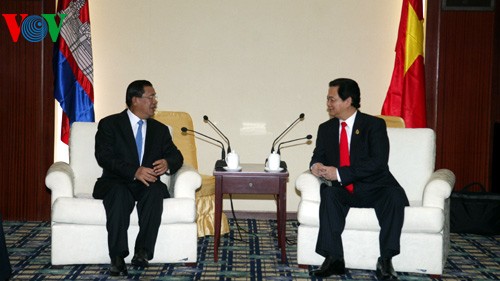 Thủ tướng Nguyễn Tấn Dũng hội kiến với Thủ tướng Campuchia - ảnh 1