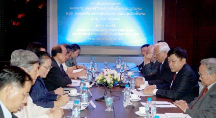 Tăng cường hợp tác Ủy ban Hòa bình Việt Nam và Ủy ban Hòa bình và Đoàn kết Lào  - ảnh 1