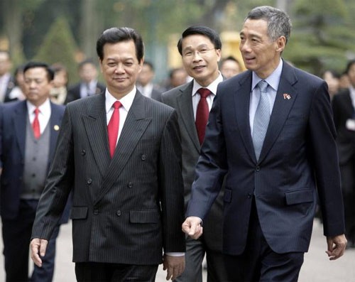 Thủ tướng Singapore Lý Hiển Long bắt đầu chuyến thăm chính thức Việt Nam - ảnh 1