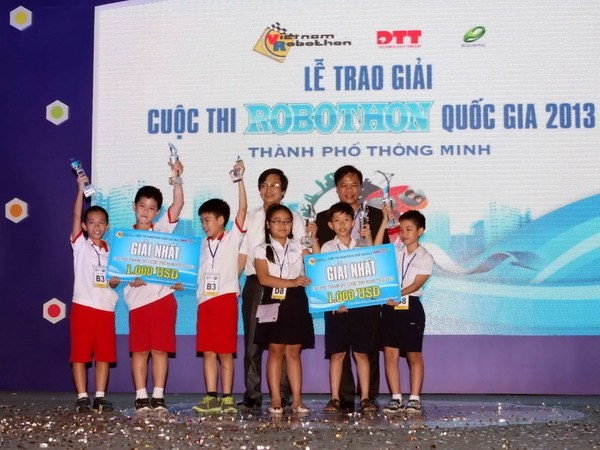 Việt Nam có 13 đội tham dự cuộc thi Robotics quốc tế 2013 - ảnh 1