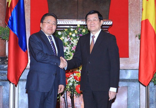 Tổng thống Mông Cổ Tsakhiagiin Elbegdorj kết thúc tốt đẹp chuyến thăm cấp Nhà nước tới Việt Nam - ảnh 1