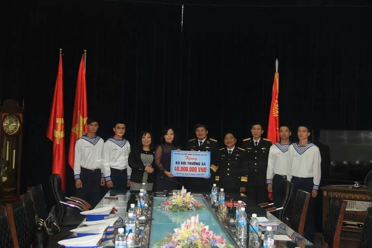 Hội phụ nữ người Việt tại Cộng hòa Séc ủng hộ Quỹ Vì Trường Sa - ảnh 1