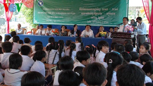 Trường Tiểu học hữu nghị Khmer - Việt Nam  tỉnh Rey Veng, Campuchia khai giảng năm thứ hai - ảnh 1