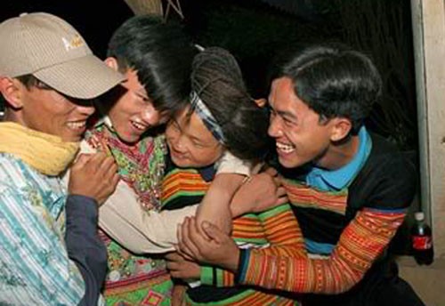 Chuyện hôn nhân của người Mông ở Điện Biên - ảnh 2