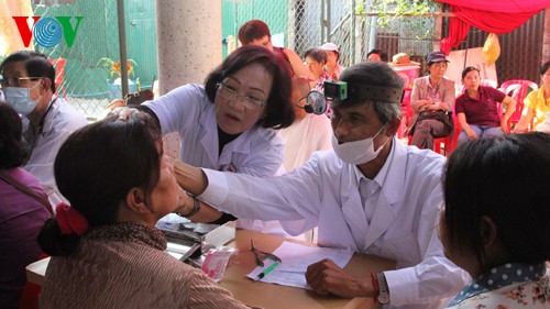 Khám chữa bệnh từ thiện cho Việt kiều tại tỉnh Koh Kong, Campuchia - ảnh 3