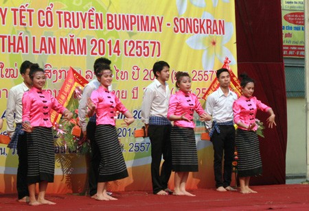 Tổ chức đón Tết cổ truyền cho lưu học sinh Lào và Thái Lan  - ảnh 1