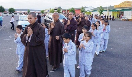 Hội Phật tử Việt Nam tại Cộng hòa Séc tổ chức trại hè Về nguồn 2014  - ảnh 2
