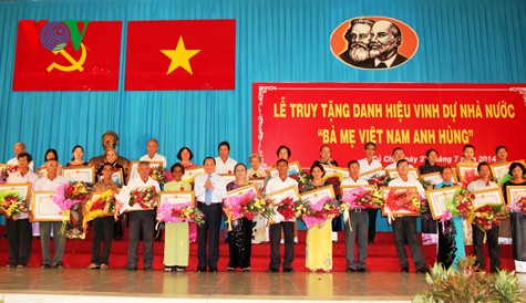 Lễ truy tặng danh hiệu vinh dự Nhà nước “Bà mẹ Việt Nam anh hùng”  - ảnh 1
