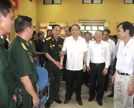 Trưởng ban Tổ chức Trung ương Đảng Tô Huy Rứa thăm Trung tâm điều dưỡng thương binh Kim Bảng, Hà Nam - ảnh 1