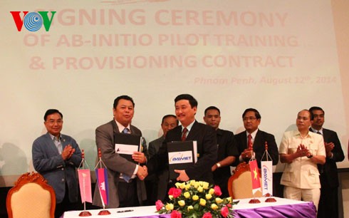 Việt Nam hỗ trợ đào tạo phi công dân sự cho hàng không Campuchia - ảnh 1