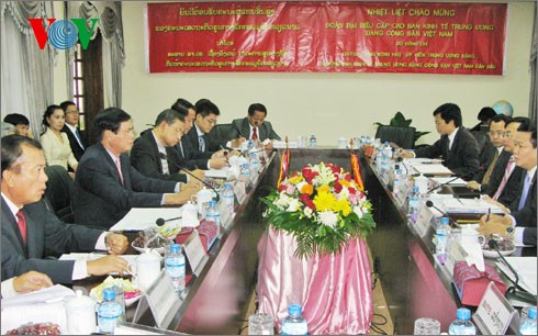 Đoàn cấp cao Ban Kinh tế Trung ương thăm và làm việc tại Lào - ảnh 1