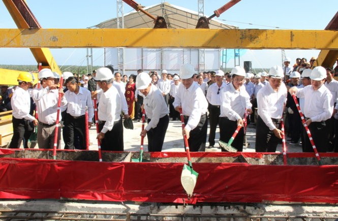 Thủ tướng Nguyễn Tấn Dũng dự Lễ hợp long cầu Cửa Đại, Quảng Nam - ảnh 1