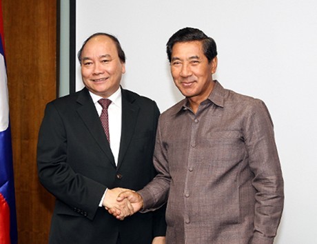 Phó Thủ tướng Nguyễn Xuân Phúc tiếp Phó Thủ tướng Cộng hòa Dân chủ nhân dân Lào  - ảnh 1