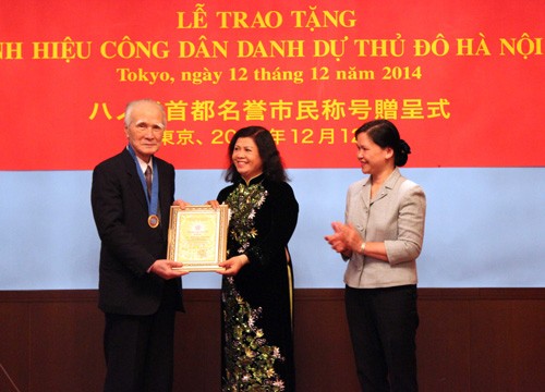Trao danh hiệu công dân danh dự thủ đô Hà Nội cho cựu Thủ tướng Nhật Bản  - ảnh 1