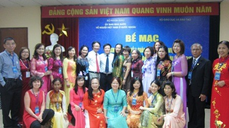 Bế mạc khóa tập huấn giảng dạy tiếng Việt cho giáo viên người Việt Nam ở nước ngoài lần thứ ba - ảnh 1
