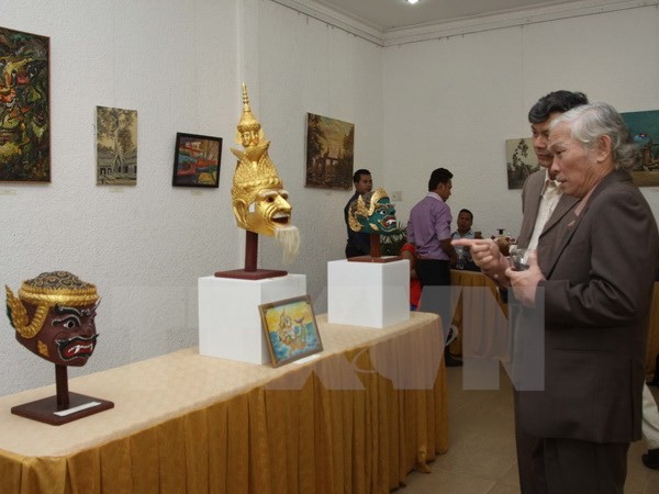 Khai mạc triển lãm nghệ thuật Campuchia tại Việt Nam - ảnh 1
