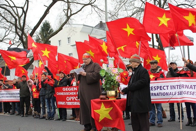 Người Việt tại Đức tuần hành phản đối hành động của Trung Quốc ở Biển Đông  - ảnh 4