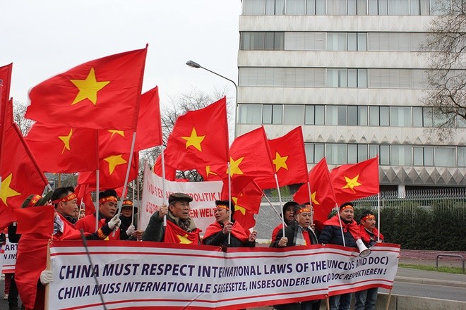 Người Việt tại Đức tuần hành phản đối hành động của Trung Quốc ở Biển Đông  - ảnh 8