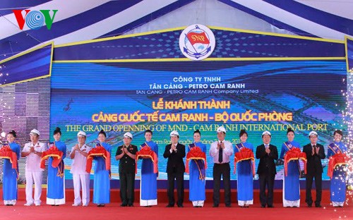 Chủ tịch nước Trương Tấn Sang dự lễ khánh thành Cảng Quốc tế Cam Ranh  - ảnh 1