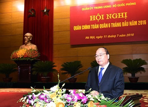 Thủ tướng Nguyễn Xuân Phúc dự Hội nghị Quân chính toàn quân 6 tháng đầu năm 2016  - ảnh 1