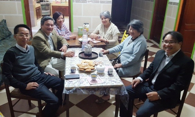 Đại sứ quán Việt Nam tại An-giê-ri thăm cộng đồng người Việt  tại các tỉnh Oran và Mostaghanem - ảnh 1