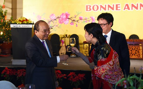 Thủ tướng Nguyễn Xuân Phúc và phu nhân chủ trì tiệc chiêu đãi ngoại giao đoàn nhân dịp năm mới - ảnh 3