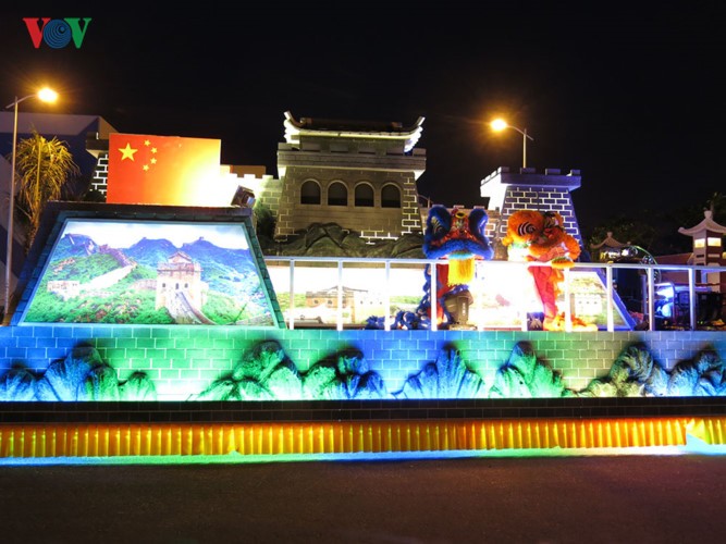 Đà Nẵng: Rực rỡ sắc màu lễ hội đường phố - ảnh 2